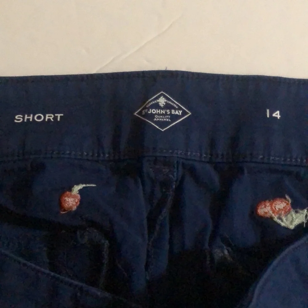 𝅺ST John’s Bay Woman’s Shorts Blue Cherry Embroidered Size 14